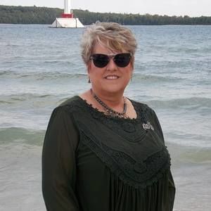 Meet your Posher, Julie